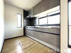 津島市神守町字中田面　中古一戸建て