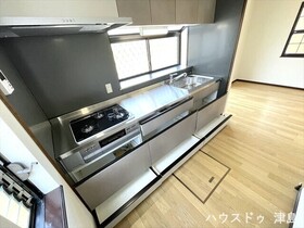 津島市神守町字中田面　中古一戸建て