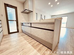 □岐阜市六条江東II　全3棟　B棟　未入居一戸建て