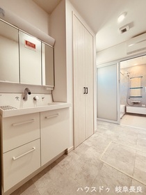 □岐阜市六条江東II　全3棟　B棟　未入居一戸建て