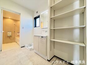 岐阜市六条大溝2丁目　全2棟　3号棟　新築一戸建て