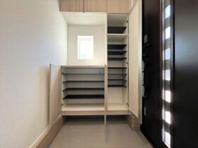 リナージュ四日市八千代台2丁目　第1期　全2棟　2号棟　新築一戸建て