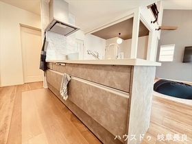 ●岐阜市春近古市場南　中古一戸建て