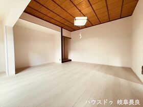 ●岐阜市大字長良雄総字大海淵　中古一戸建て