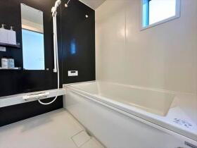 リナージュ四日市三重6丁目　第1期　全2棟　2号棟　新築一戸建て