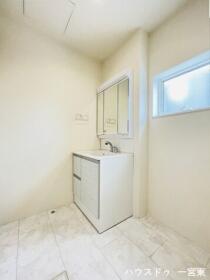 一宮市赤見小学校西　全3棟　2号棟　新築一戸建て