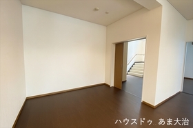 ●あま市森8丁目　店舗兼中古一戸建て