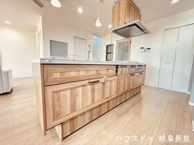 ●岐阜市六条南3丁目　中古一戸建て