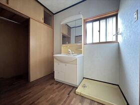 桑名市大字播磨字六畝割　中古一戸建て