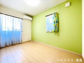 ●愛西市須依町白山　中古一戸建て