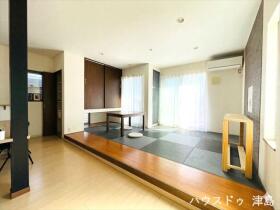 ●愛西市須依町白山　中古一戸建て