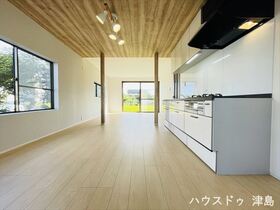 ●津島市神守町字中町　中古一戸建て