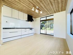 ●津島市神守町字中町　中古一戸建て