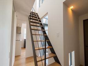 ●四日市市平津新町　中古一戸建て