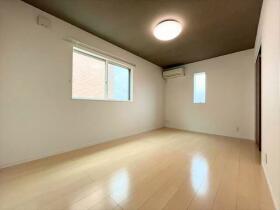 ●桑名市大字東方　メゾネット　中古一戸建て