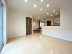 ●桑名市大字東方　メゾネット　中古一戸建て