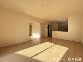 □Livele Garden S岐阜市島田1丁目　全3棟　2号棟　新築一戸建て