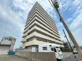 ファミリアーレ東起