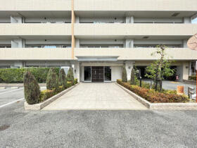 ファミリアーレ東起