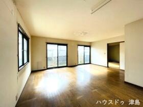 津島市鹿伏兎町上春日台　中戸一戸建て