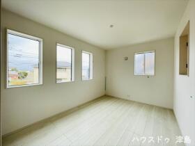 ブルーミングガーデン愛西市東保町中　全2棟　2号棟　新築一戸建て