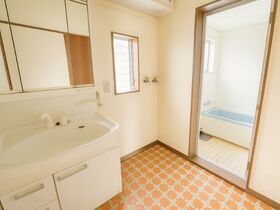 ●四日市市楠町本郷　中古一戸建て