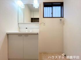 鈴鹿市高岡台5丁目　中古一戸建て