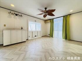 ●岐阜市大洞柏台5丁目　中古一戸建て
