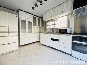 ●岐阜市大洞柏台5丁目　中古一戸建て