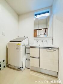 ●岐阜市六条江東1丁目　中古一戸建て