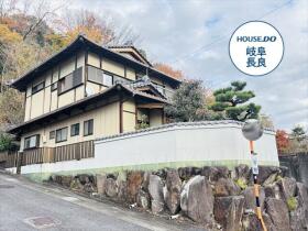 ●岐阜市諏訪山1丁目　中古一戸建て