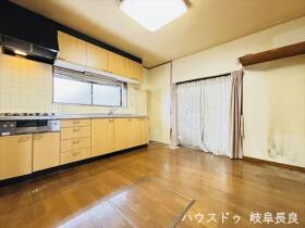 ●岐阜市諏訪山1丁目　中古一戸建て