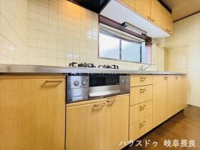 ●岐阜市諏訪山1丁目　中古一戸建て