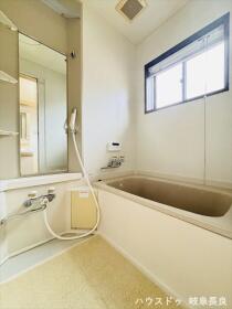 ●岐阜市諏訪山1丁目　中古一戸建て