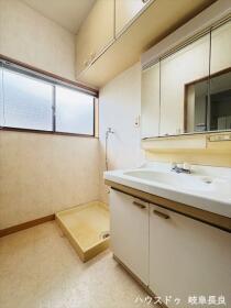 ●岐阜市諏訪山1丁目　中古一戸建て