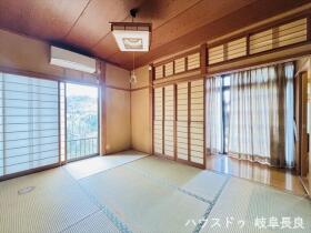 ●岐阜市諏訪山1丁目　中古一戸建て