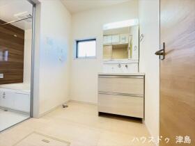 愛西市大野山町郷西　中古一戸建て