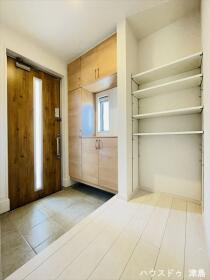 愛西市大野山町郷西　中古一戸建て