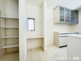 愛西市大野山町郷西　中古一戸建て