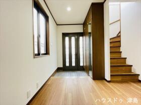 愛西市西保町西川原　中古一戸建て