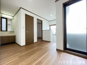 愛西市西保町西川原　中古一戸建て