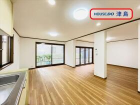 愛西市西保町西川原　中古一戸建て