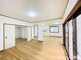 愛西市西保町西川原　中古一戸建て