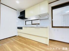 愛西市西保町西川原　中古一戸建て