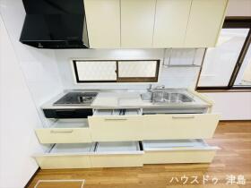 愛西市西保町西川原　中古一戸建て