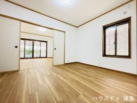 愛西市西保町西川原　中古一戸建て