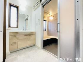 愛西市西保町西川原　中古一戸建て