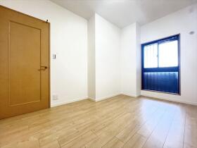 サーラ・グリーン惟信町