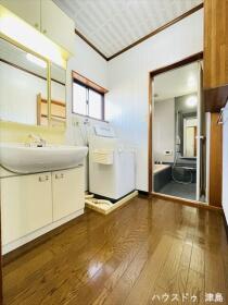 ※●愛西市須依町庄屋敷　中古一戸建て