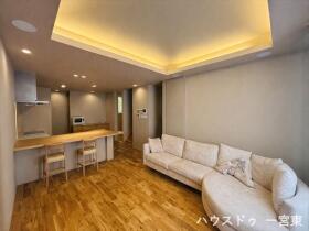 一宮市千秋町加納馬場字梅塚　中古一戸建て